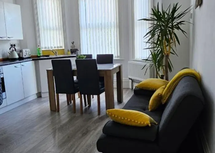 Bright Two-Bedroom With Parking, Close To Train Station & Seaside