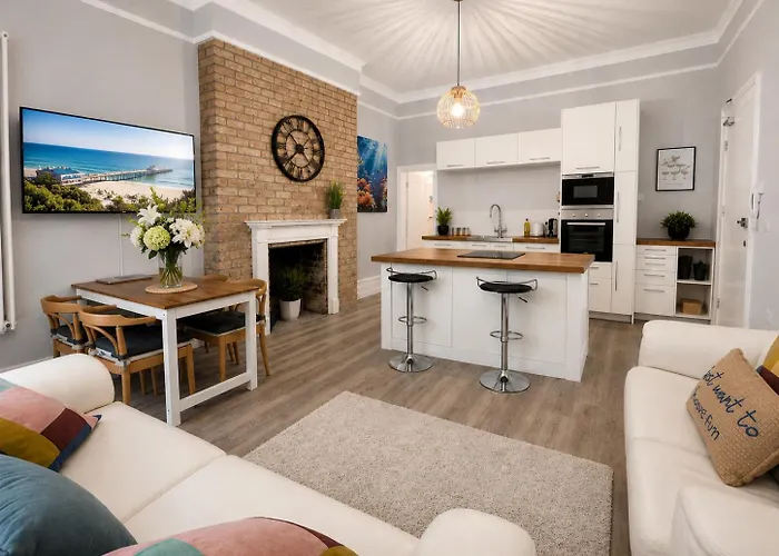 Haven - Brought To You By Coastline Retreats - Grand 2 Bedroom Luxury - 3 Mins Walk To Beach - Superfast Wifi - Sleeps 6